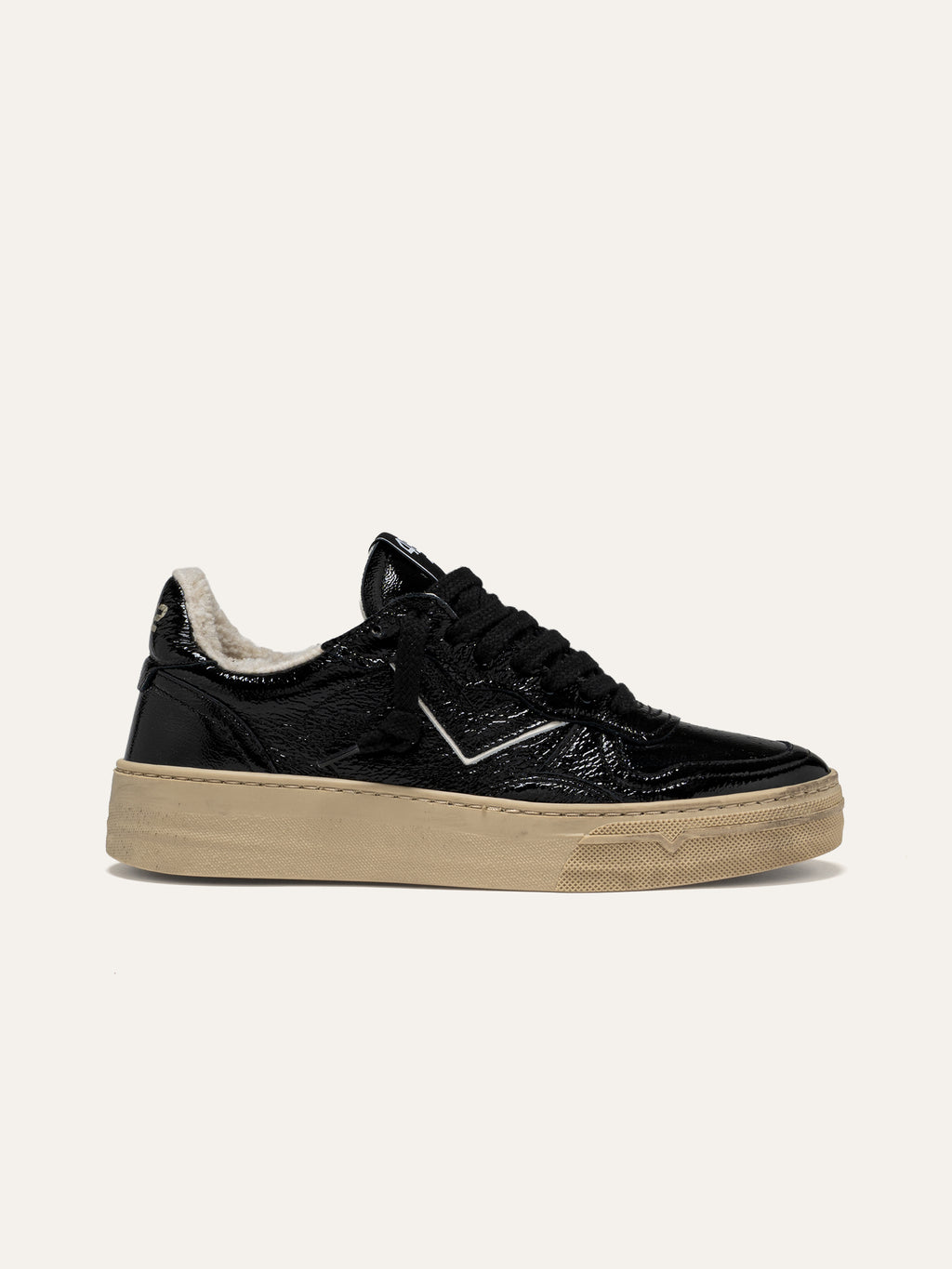 Sneaker HYPER in Vernice Nera con Fodera in Pelliccia
