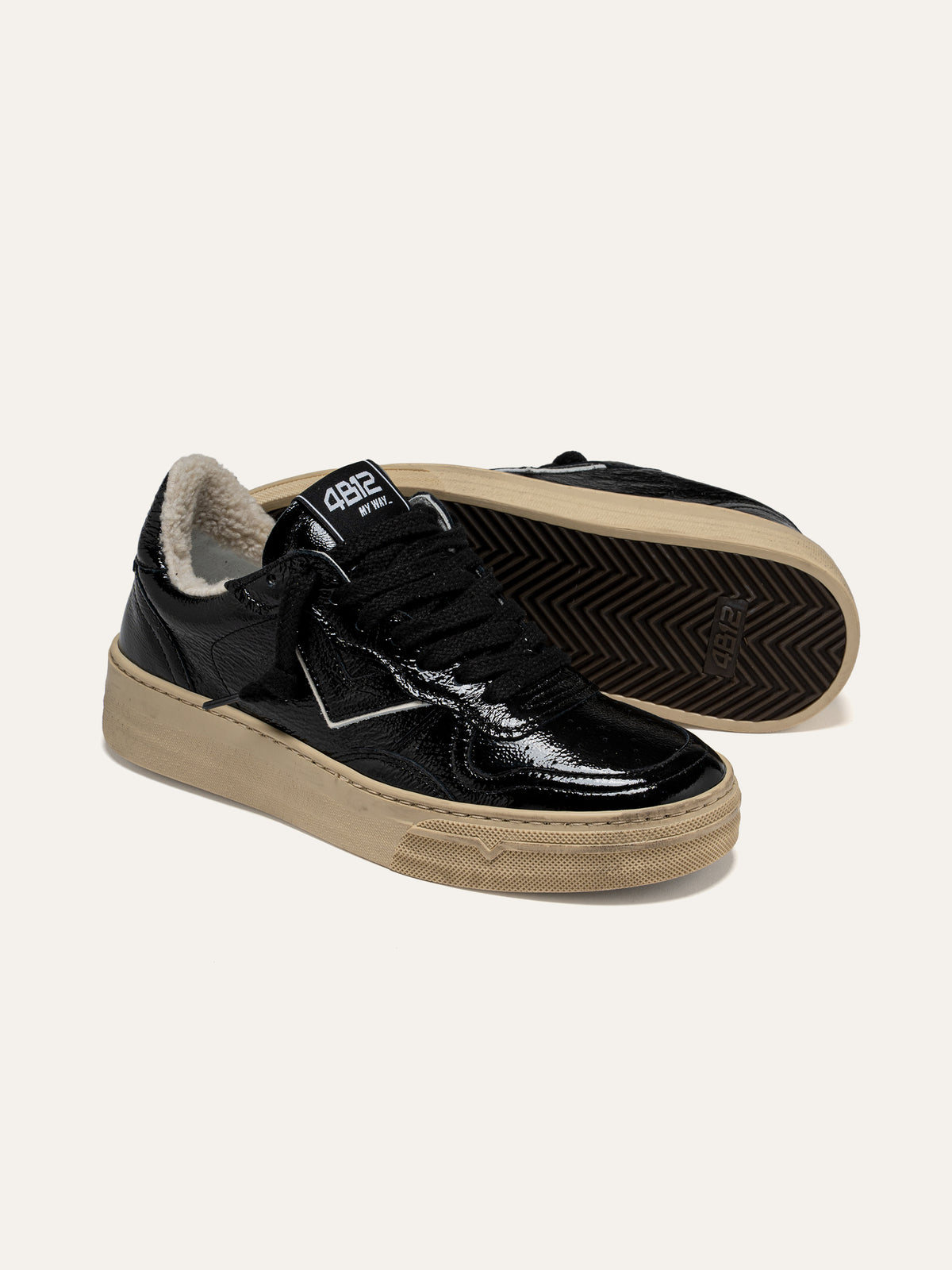 Sneaker HYPER in Vernice Nera con Fodera in Pelliccia