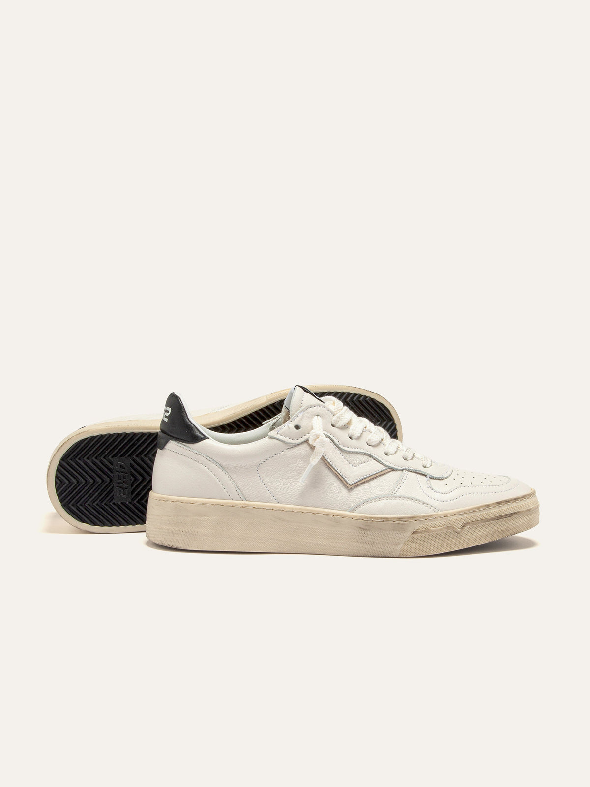 HYPER Sneakers in White and Black Leather