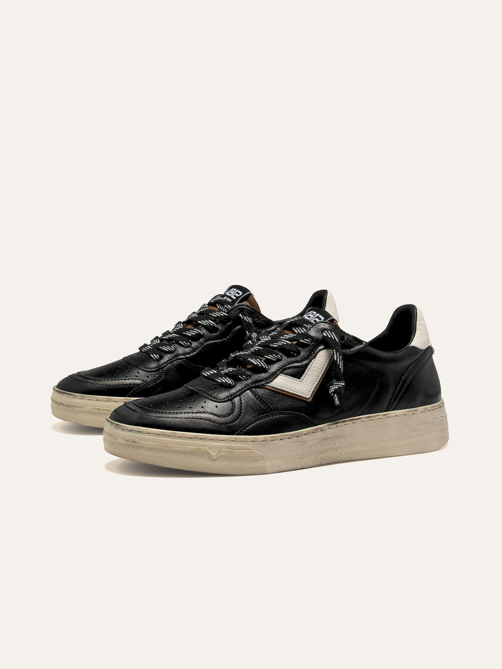 HYPER Sneakers in Dark Black and White Leather