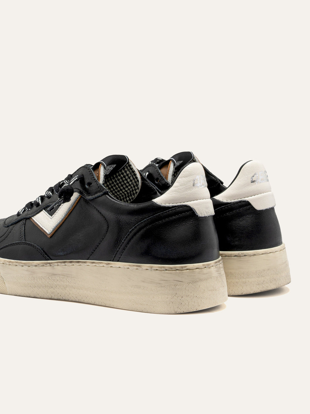 HYPER Sneakers in Dark Black and White Leather