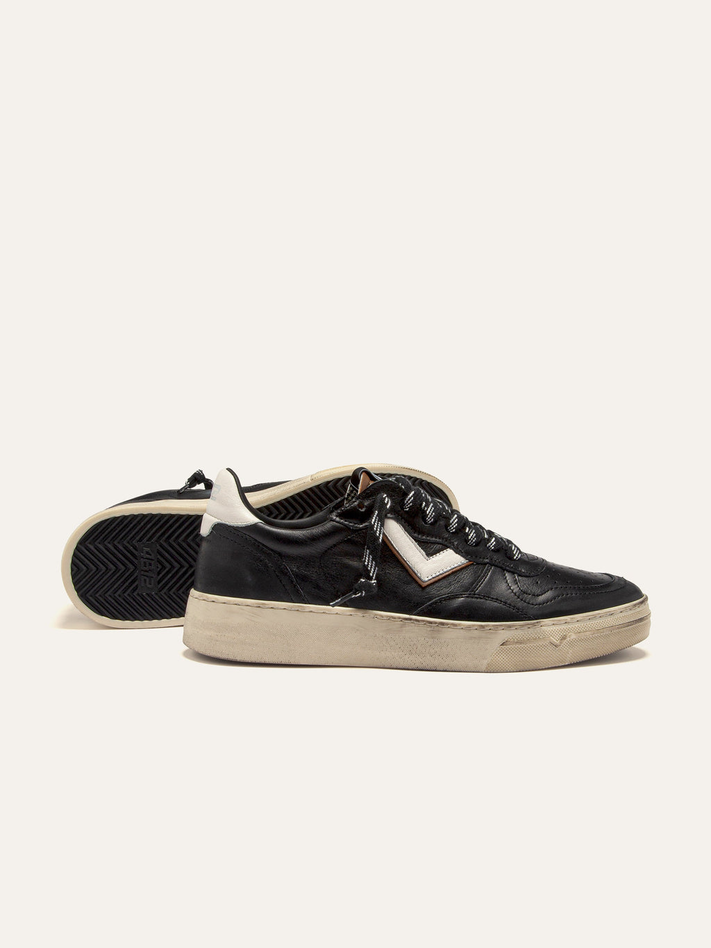 HYPER Sneakers in Dark Black and White Leather