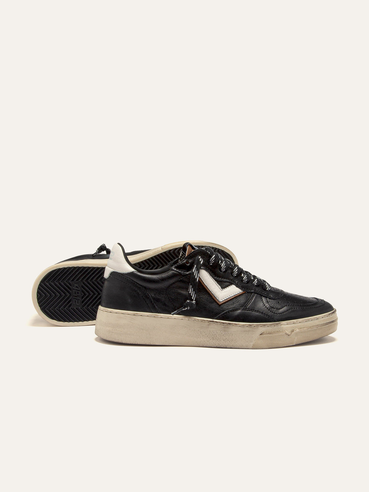 HYPER Sneakers in Dark Black and White Leather