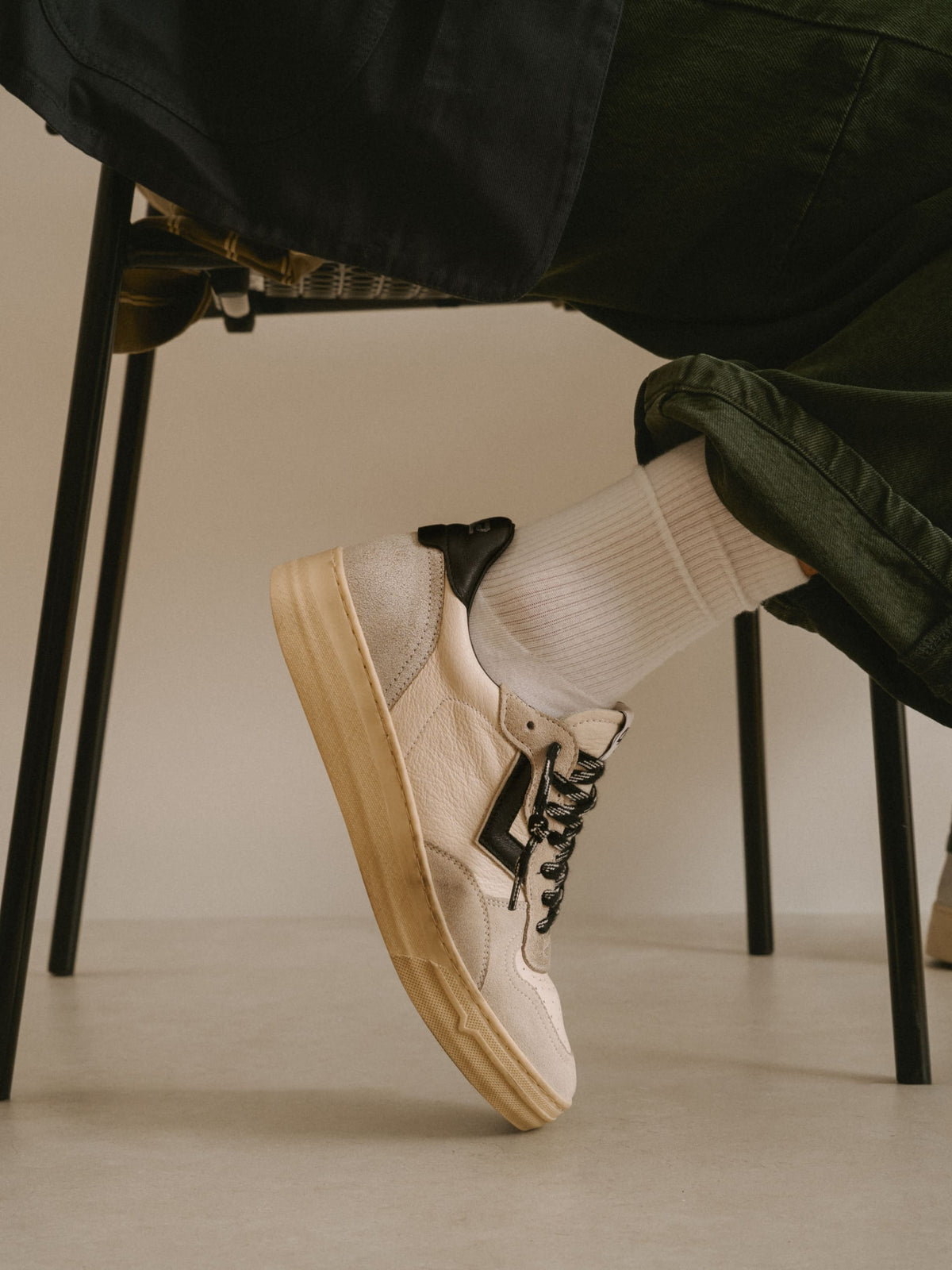 Sneaker HYPER in Pelle Bianca con Suede Beige e Nero