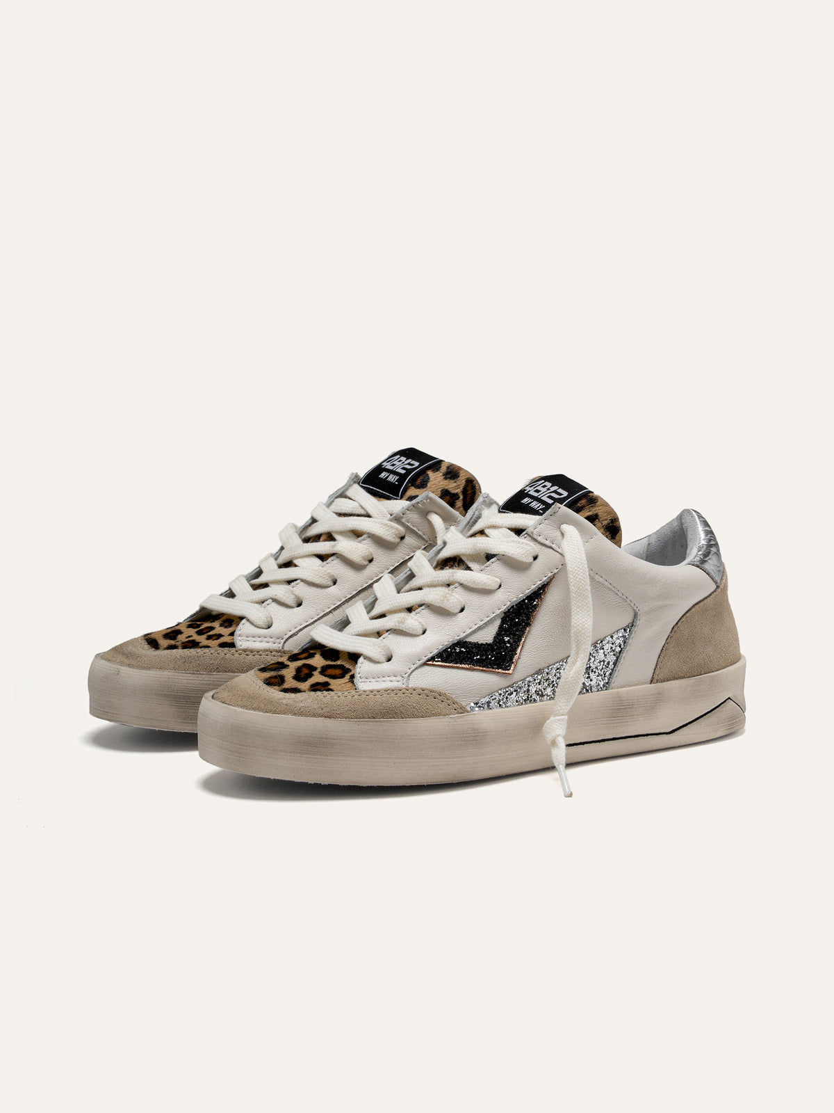 Sneaker KYLE in Pelle Bianca con Glitter Argento e Dettagli Leopardati