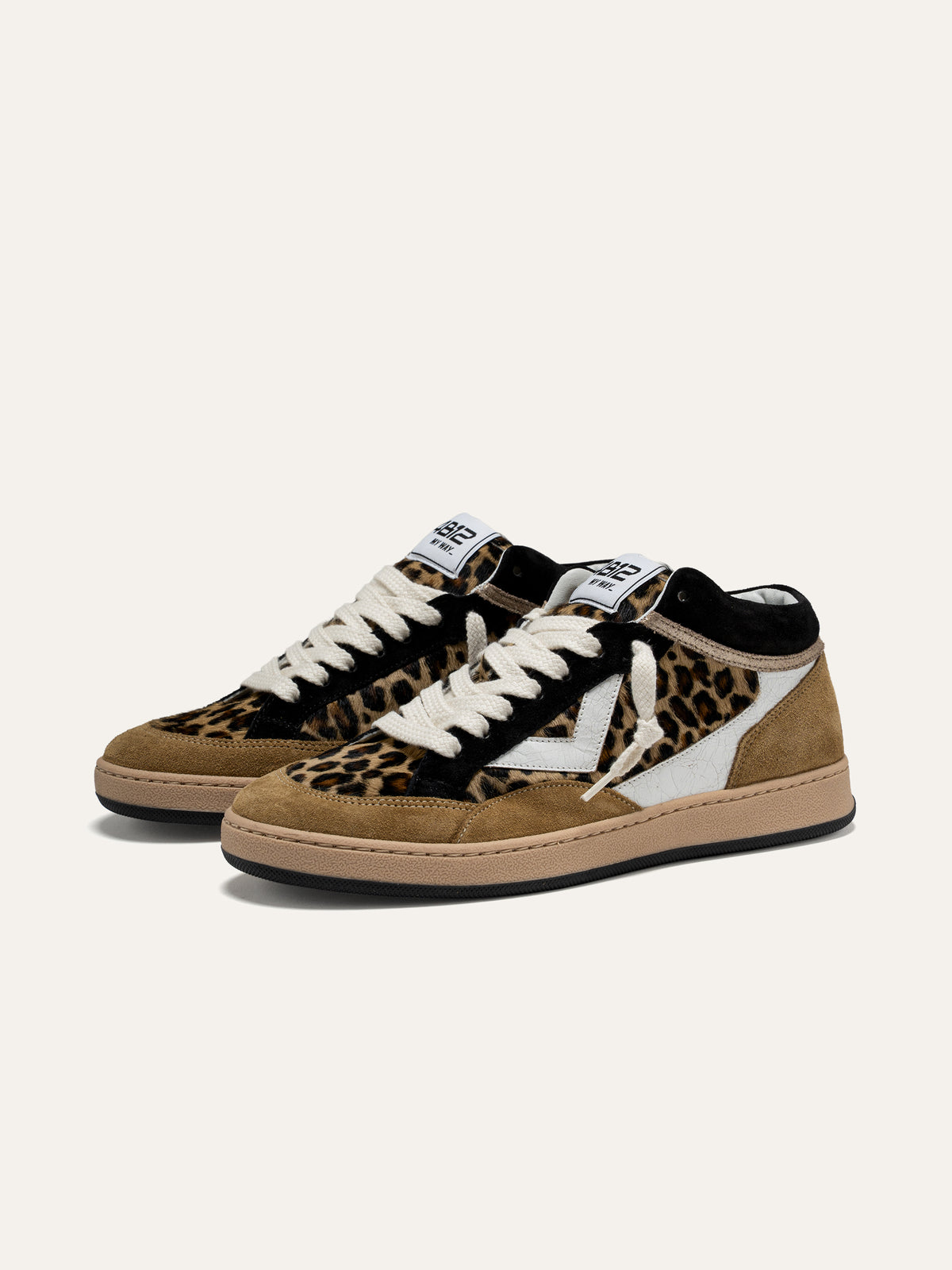 Sneaker PLAYMID in Camoscio Cuoio con Dettagli Leopardati