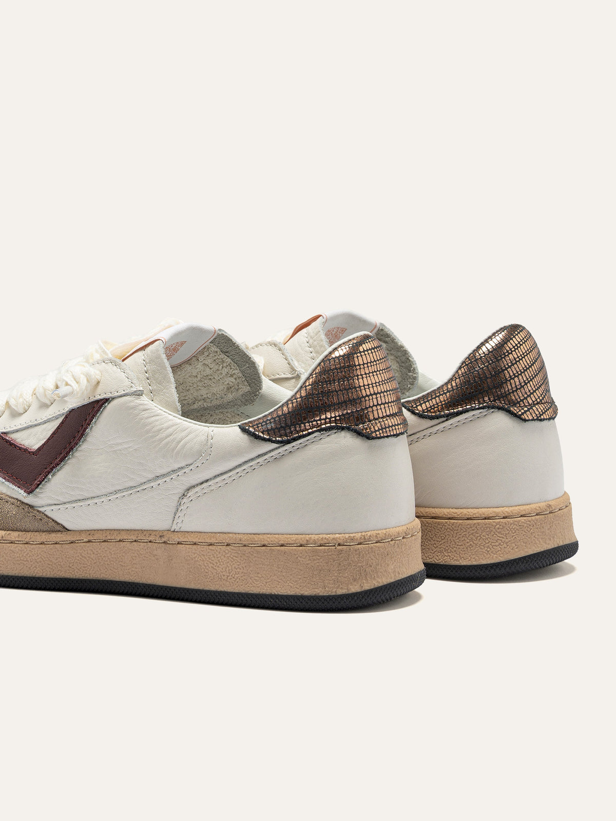PLAYNEW Sneakers in White and Burgundy Leather