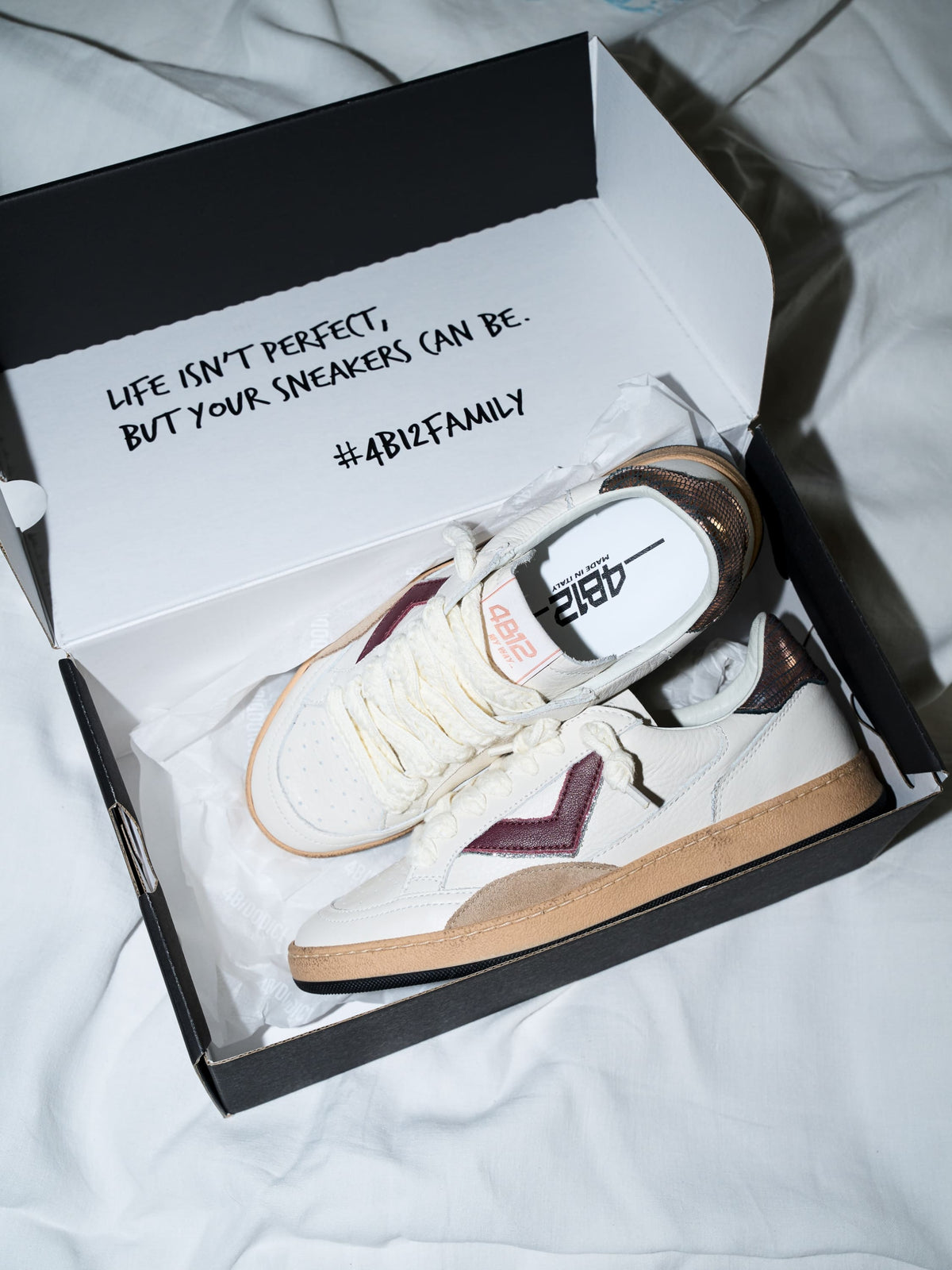 Sneaker PLAYNEW in Pelle Bianca e Bordeaux