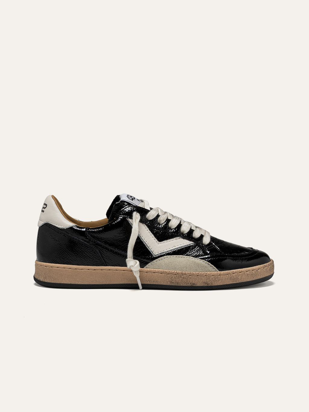 Baskets PLAYNEW en Cuir Verni Noir avec Détails Blancs