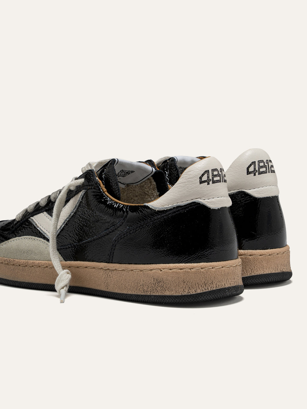Baskets PLAYNEW en Cuir Verni Noir avec Détails Blancs