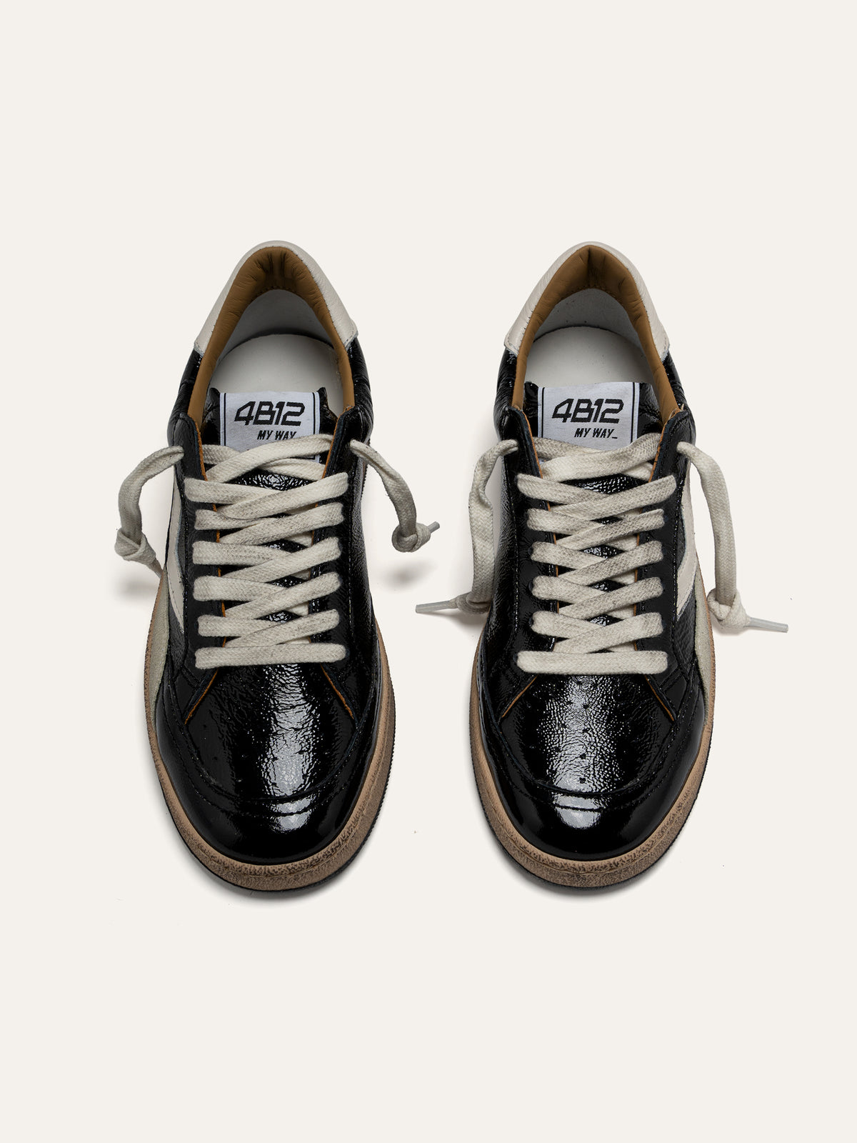 Baskets PLAYNEW en Cuir Verni Noir avec Détails Blancs