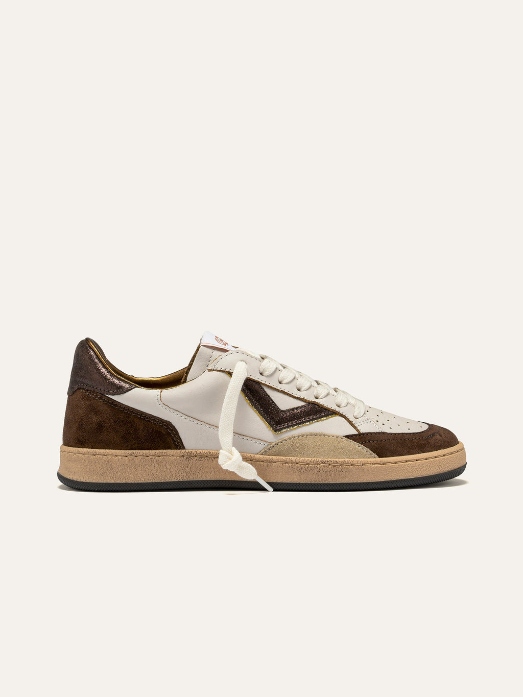 PLAYNEW Sneakers in Brown Suede