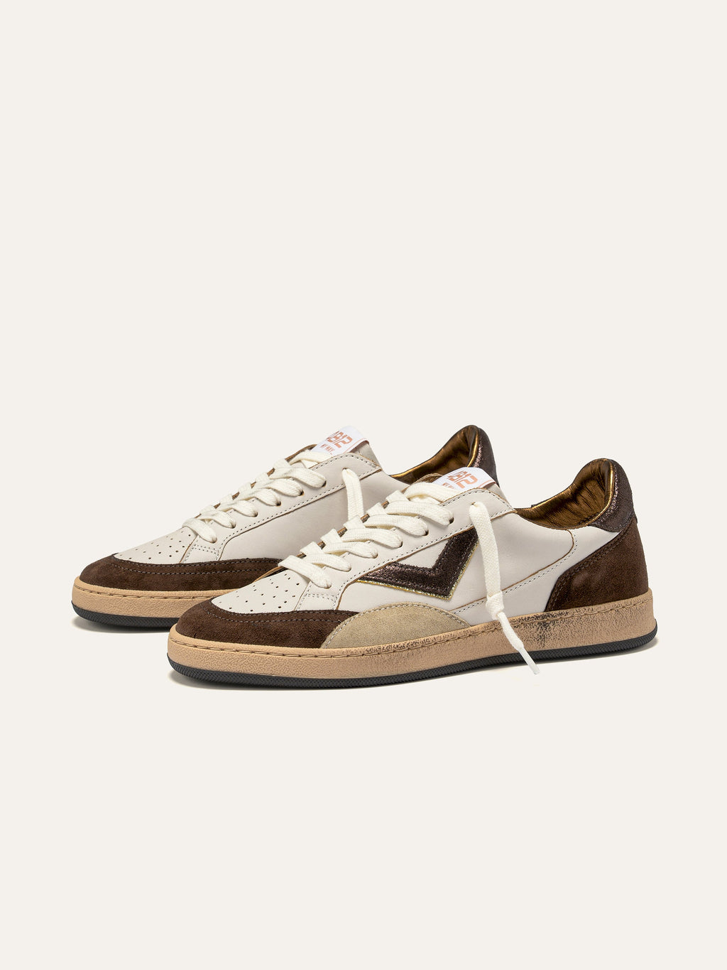 PLAYNEW Sneakers in Brown Suede