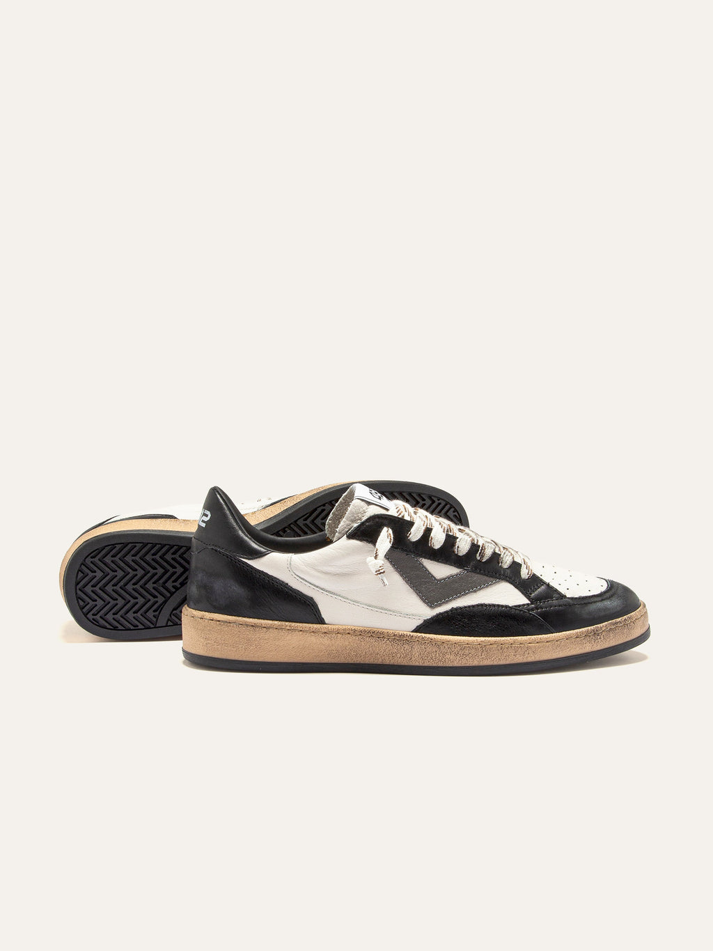 PLAYNEW Sneakers in White and Grey Leather