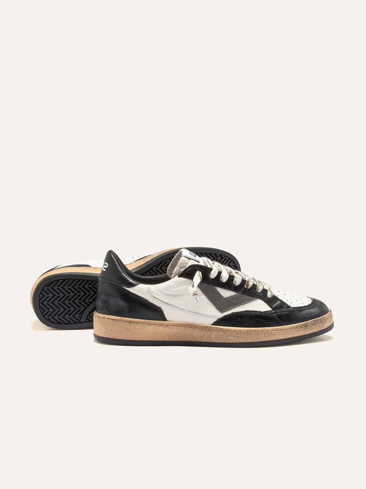 PLAYNEW Sneakers in White and Grey Leather