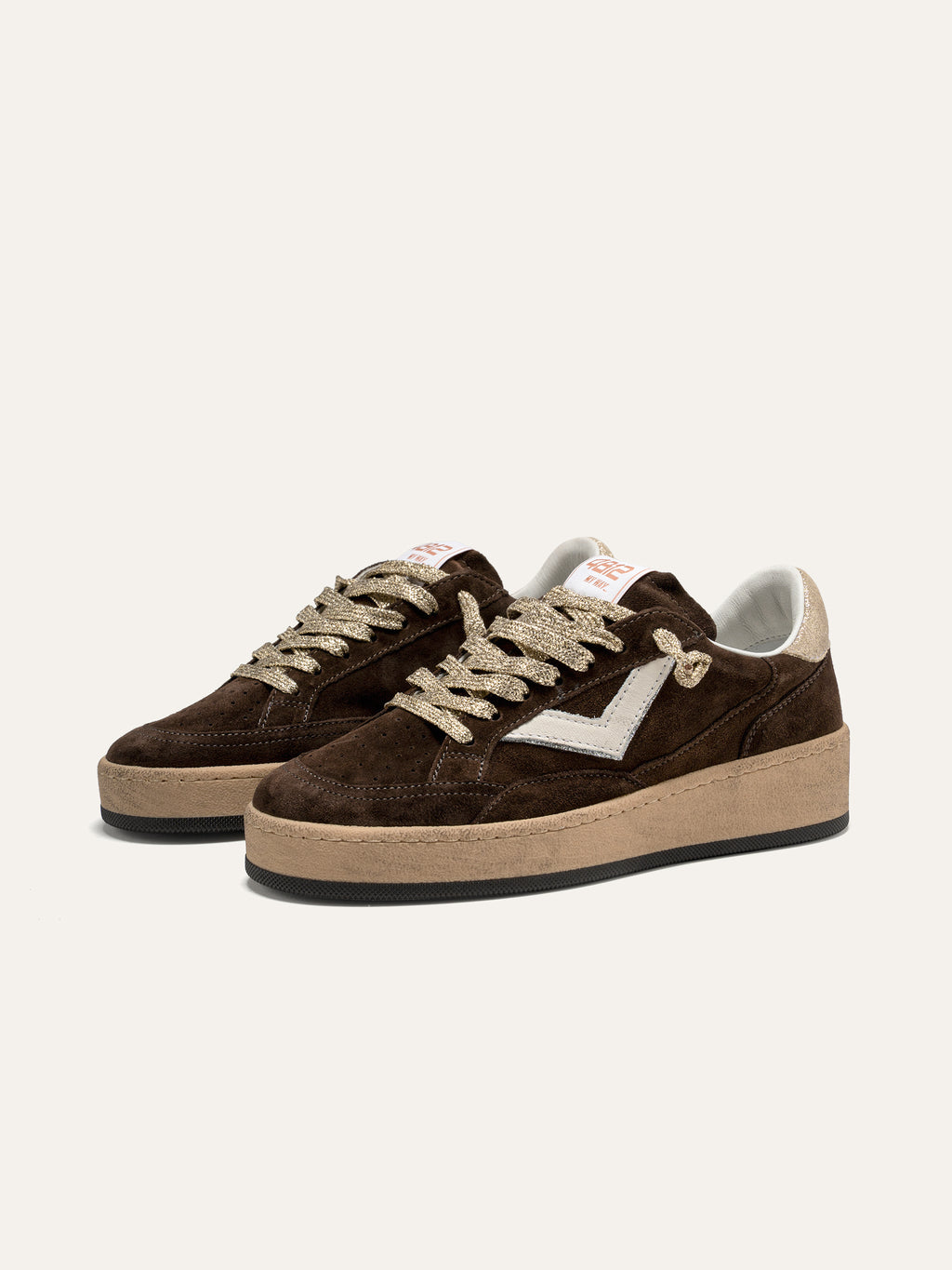 Baskets PLAYNEWSKY en Daim Marron avec Lacets en Lurex Doré