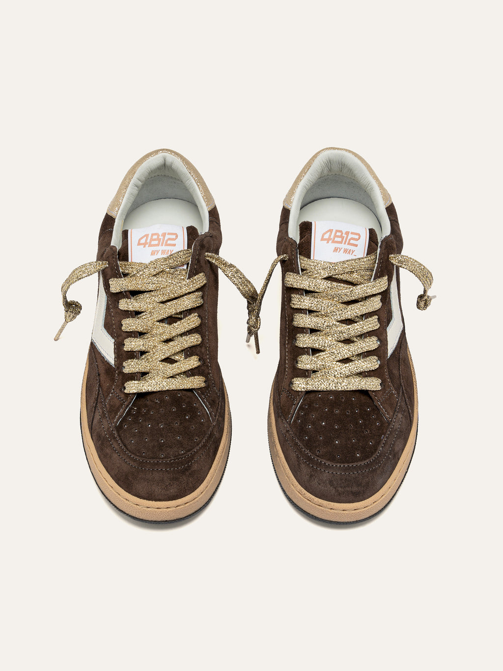 Baskets PLAYNEWSKY en Daim Marron avec Lacets en Lurex Doré