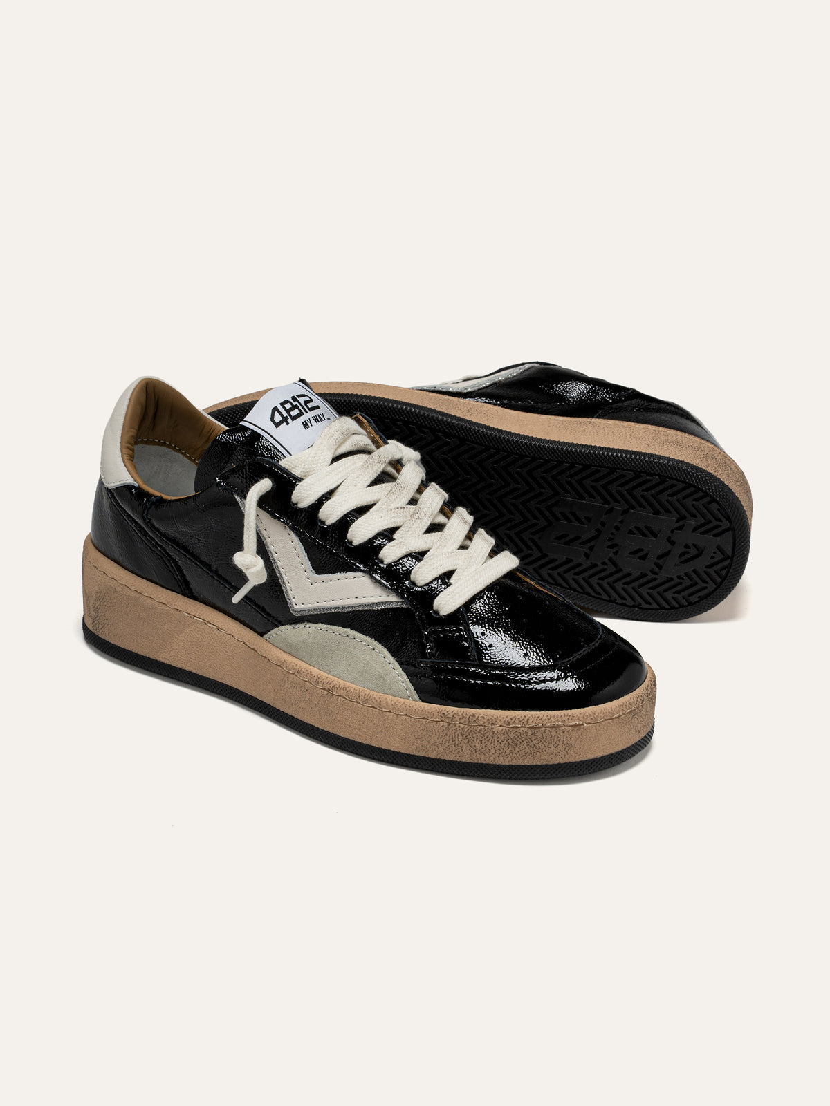 Sneaker PLAYNEWSKY in Vernice Nera con Dettagli Bianchi