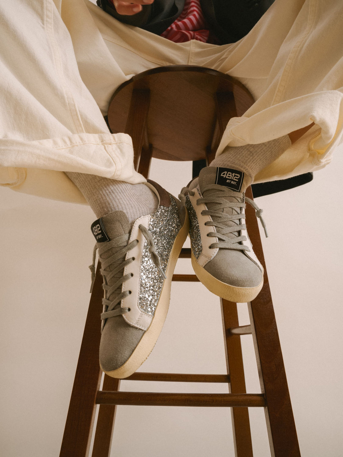 Sneaker SUPRIME Grigia con inserti glitter Argento e Beige e Marroni