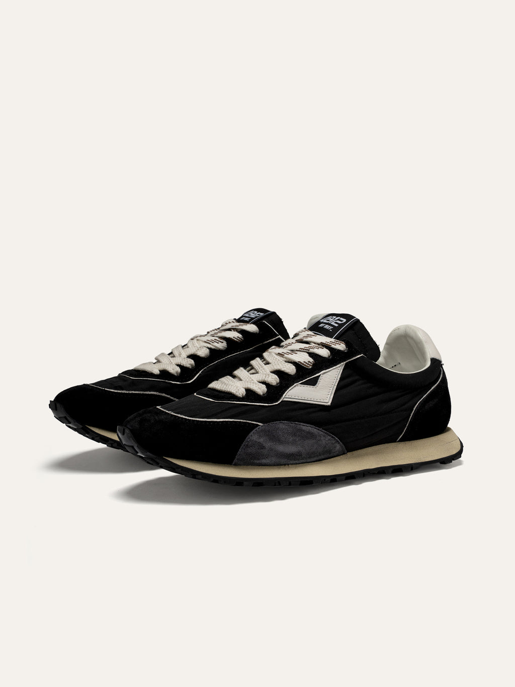 Sneaker VINTAGERUN in Tessuto Nero e Camoscio Grigio