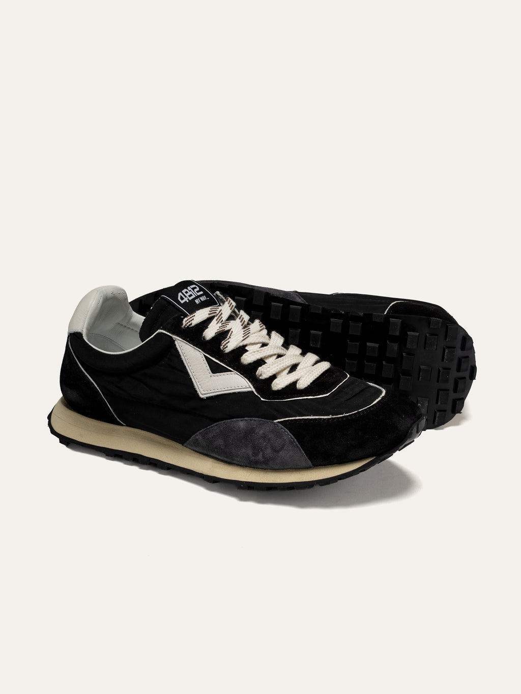 Sneaker VINTAGERUN in Tessuto Nero e Camoscio Grigio