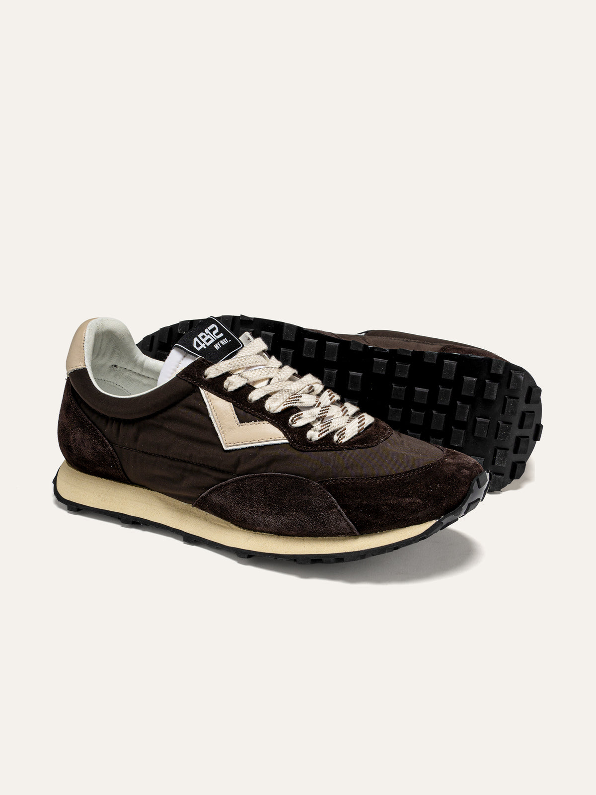 VINTAGERUN Sneakers in Brown Fabric and Dark Brown Suede