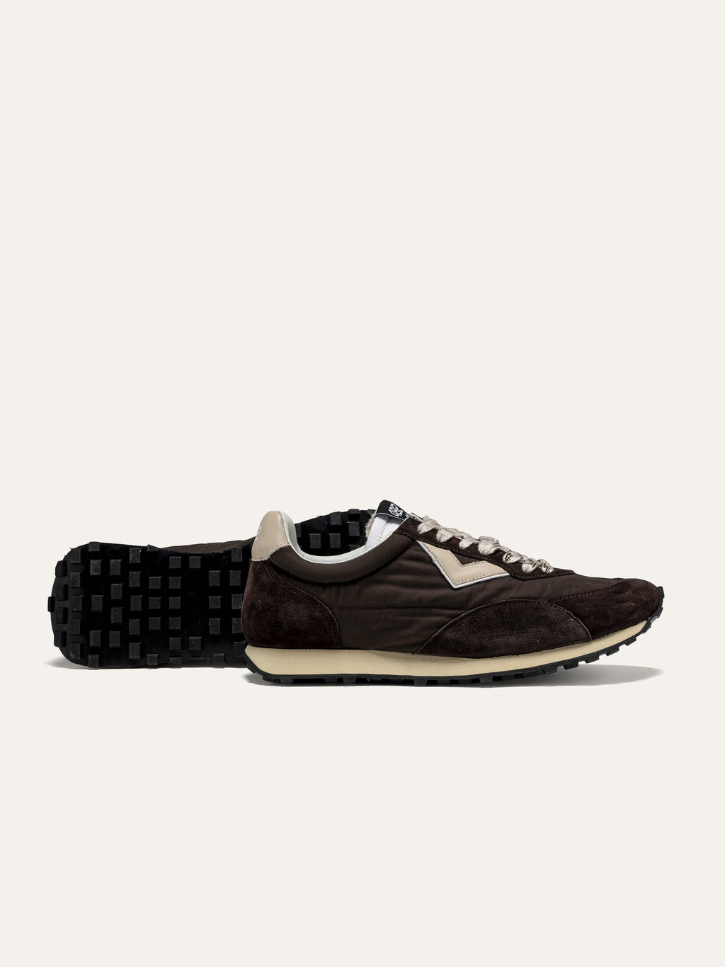 VINTAGERUN Sneakers in Brown Fabric and Dark Brown Suede