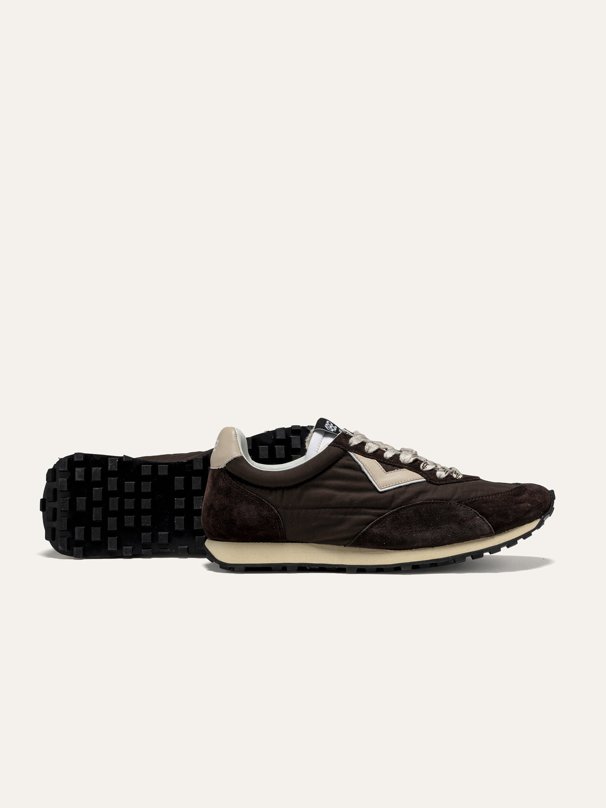 VINTAGERUN Sneakers in Brown Fabric and Dark Brown Suede